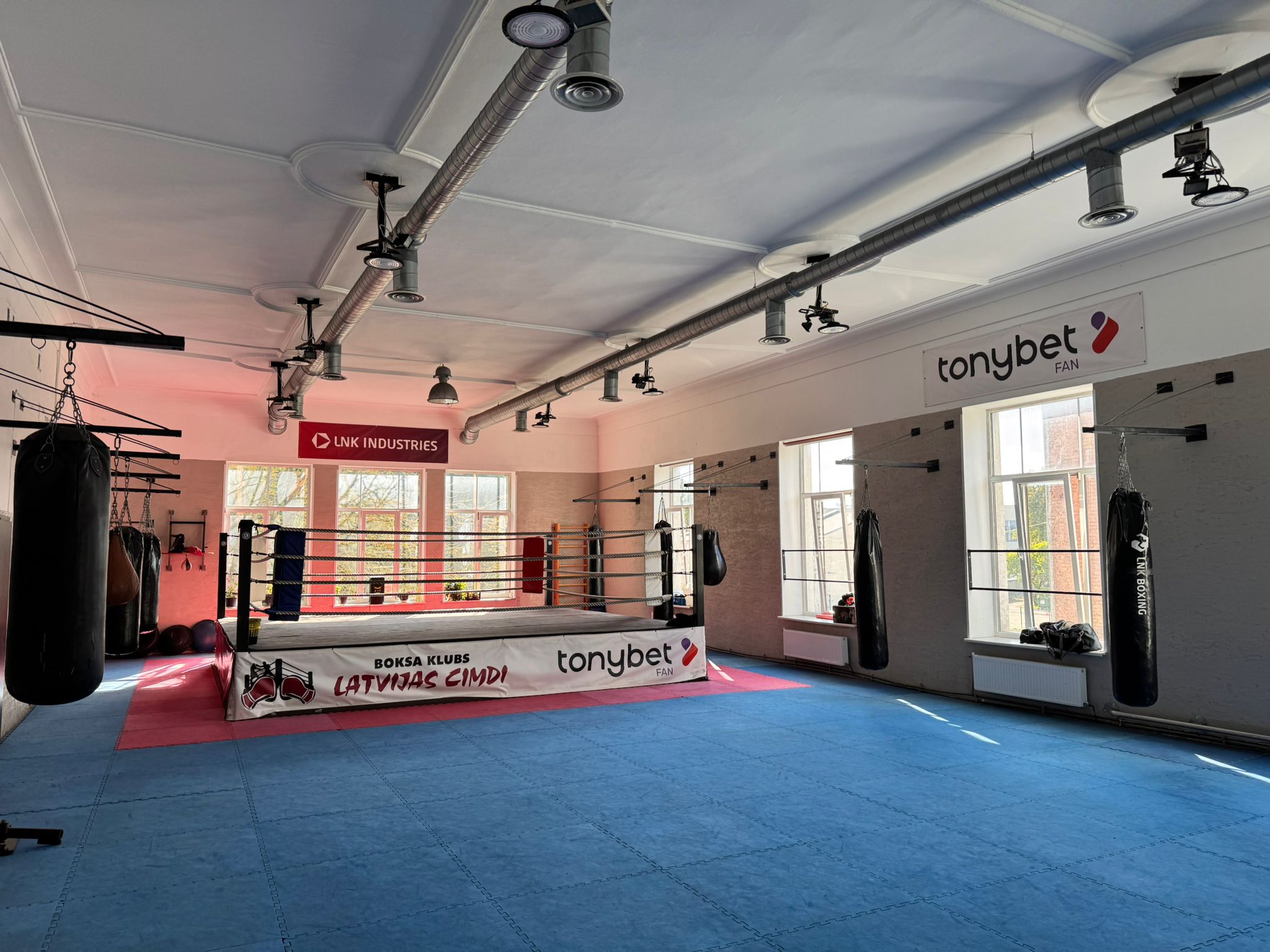 Latvijas Cimdi - Boksa zāle - 1