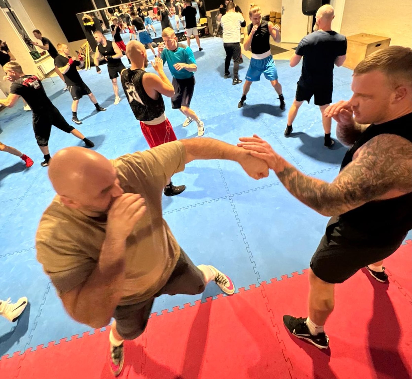 Pieauguso Bokss - tehnika - darbs ar partneri